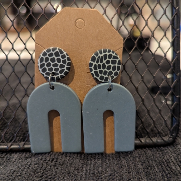 Earring Lot - Picture 6 of 8